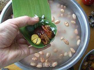 板栗鲜肉粽的做法步骤:5