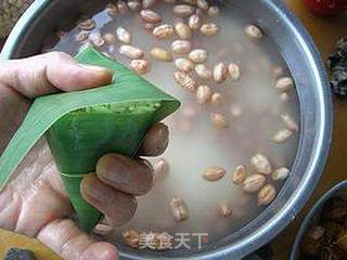 板栗鲜肉粽的做法步骤:7