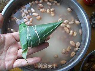 板栗鲜肉粽的做法步骤:9