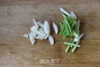 野菜营养好——炝拌灰灰菜的做法步骤：3