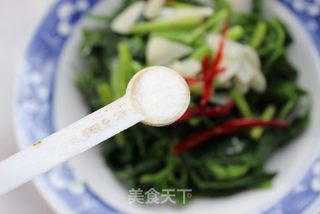 野菜营养好——炝拌灰灰菜的做法步骤:7