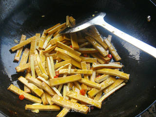 韭菜炒豆干的做法步骤:6