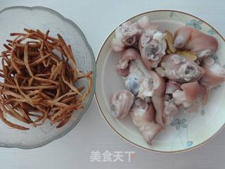 舌尖上的中国2-相逢-金针炖猪蹄的做法的做法步骤:4