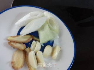 舌尖上的中国2-相逢-金针炖猪蹄的做法的做法步骤:6