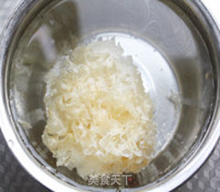 冰糖绿豆银耳汤的做法步骤:3