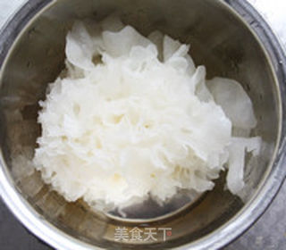 冰糖绿豆银耳汤的做法步骤:4