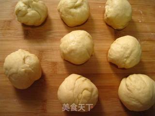 心形椰蓉面包----打倒面包店一条街的面包的做法步骤：4
