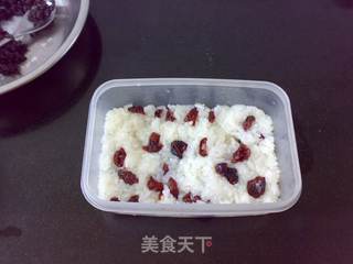 紫米果脯双色饭的做法步骤:2