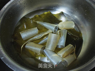 鱼肚海带尾骨汤的做法步骤:4