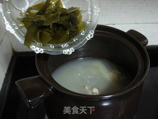 鱼肚海带尾骨汤的做法步骤:9