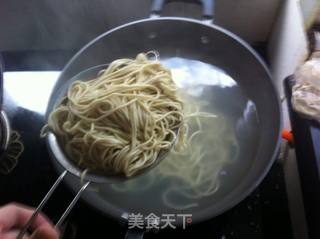热干面的做法步骤:3