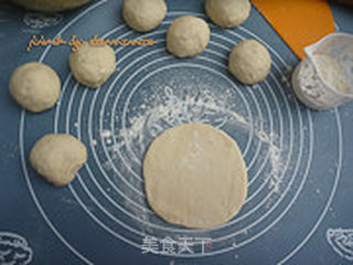 包菜鸡蛋大包子的做法步骤:10