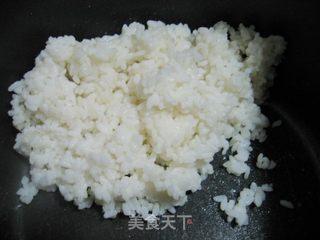 蒜香蛋炒饭的做法步骤:2