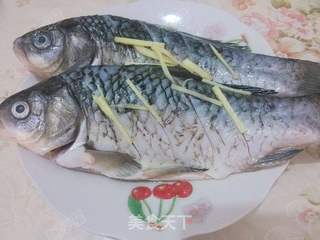 铁锅炖鱼贴饼子的做法步骤:7