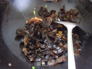 排毒减肥好食物---肉渣炒黑木耳的做法步骤:6