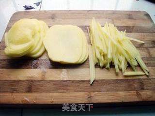 百吃不厌的家常菜——酸辣土豆丝的做法步骤：1
