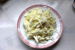 简单的美味——虾皮粉丝炒包菜的做法步骤:4