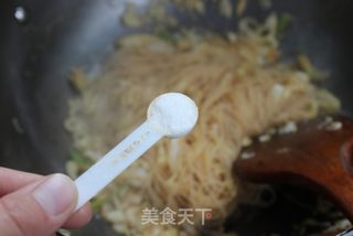 简单的美味——虾皮粉丝炒包菜的做法步骤:11