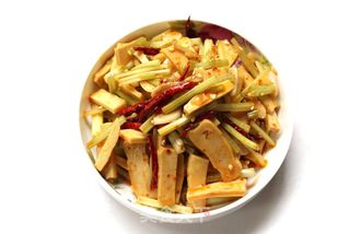 天热了,来点开胃的吧——香芹拌豆干的做法步骤:12