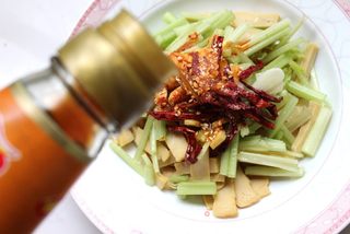 天热了,来点开胃的吧——香芹拌豆干的做法步骤:10