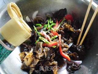 木耳生拌洋葱的做法步骤:7