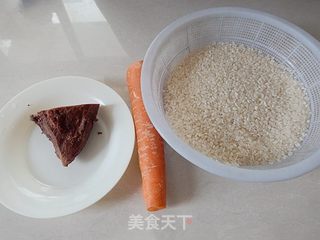 胡萝卜牛肉焖饭的做法步骤：1