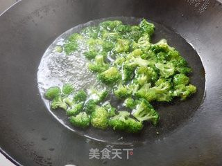 虾仁西兰花沙拉的做法步骤:4