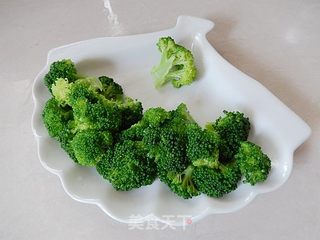 虾仁西兰花沙拉的做法步骤:7