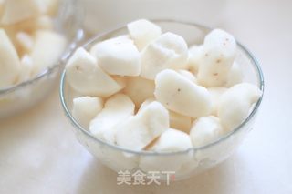 马蹄雪梨银耳汤的做法步骤:3