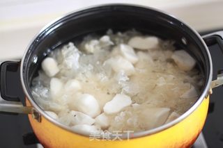 马蹄雪梨银耳汤的做法步骤:4