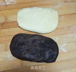 可可双色面包的做法步骤:5