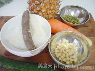 菠萝炒饭的做法步骤：1