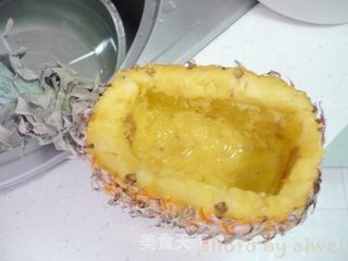 菠萝炒饭的做法步骤:2