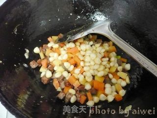菠萝炒饭的做法步骤:9