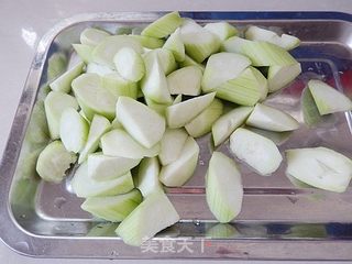 虾仁炒丝瓜的做法步骤:2