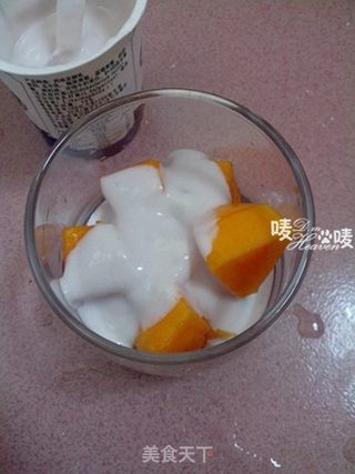 【这样吃木瓜不会闷】木瓜酸奶杯的做法步骤:4