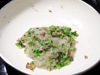 鸡蛋西兰花盒子的做法步骤:3