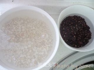 薏仁红豆汤的做法步骤:2