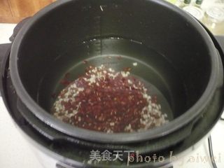 薏仁红豆汤的做法步骤:3
