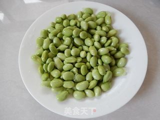 双椒炒毛豆仁的做法步骤:2