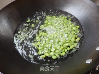 双椒炒毛豆仁的做法步骤:5