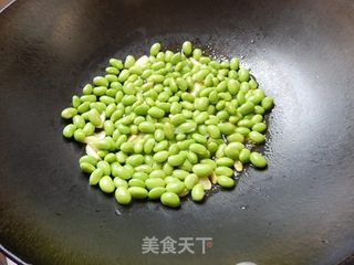 双椒炒毛豆仁的做法步骤:7
