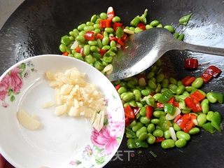 双椒炒毛豆仁的做法步骤:11