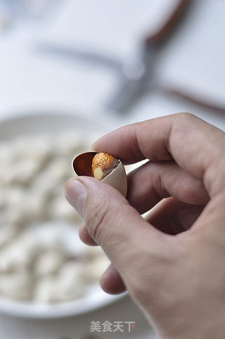 鹌鹑蛋白果糖水的做法步骤:3