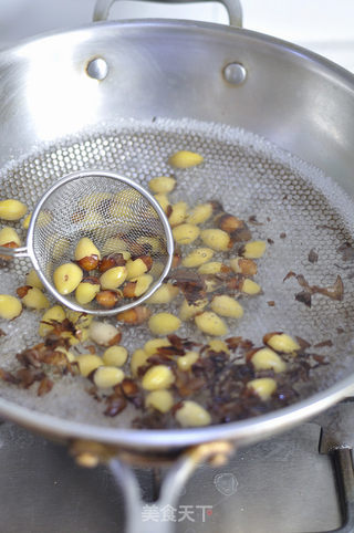 鹌鹑蛋白果糖水的做法步骤:7