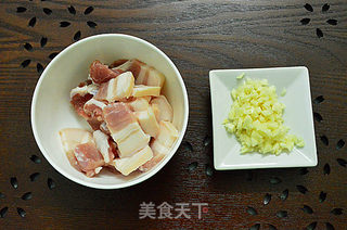 苦瓜炒五花肉片的做法步骤：2