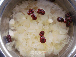 银耳红枣马蹄糖水的做法步骤:6