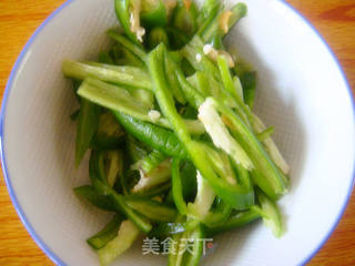 榨菜青椒肉丝的做法步骤:2