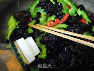苦瓜拌秋耳的做法步骤:6