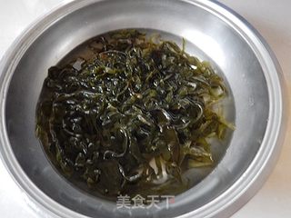 毛豆仁拌海带丝的做法步骤：2